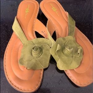 Born Large Flower Flip Flops Size 9